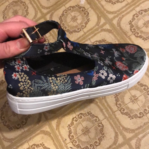 Fun shoes - Picture 2 of 4